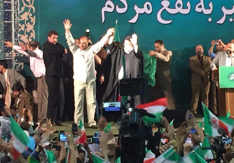 🎥📷حامیان قالیباف و رئیسی در پایتخت کولاک کردند/مردم شعار خداحافظی با روحانی را سر دادند+ عکس و فیلم