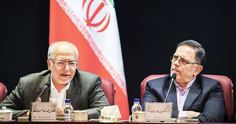 خواهان افزایش اختیارات شعب بانک ها هستیم.